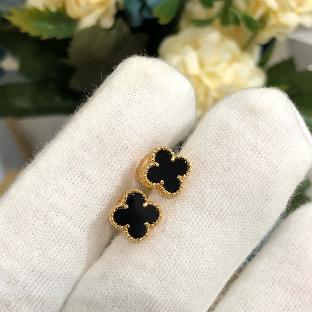 [vivabelle]CLOVER MINI GOLD EARRINGS
