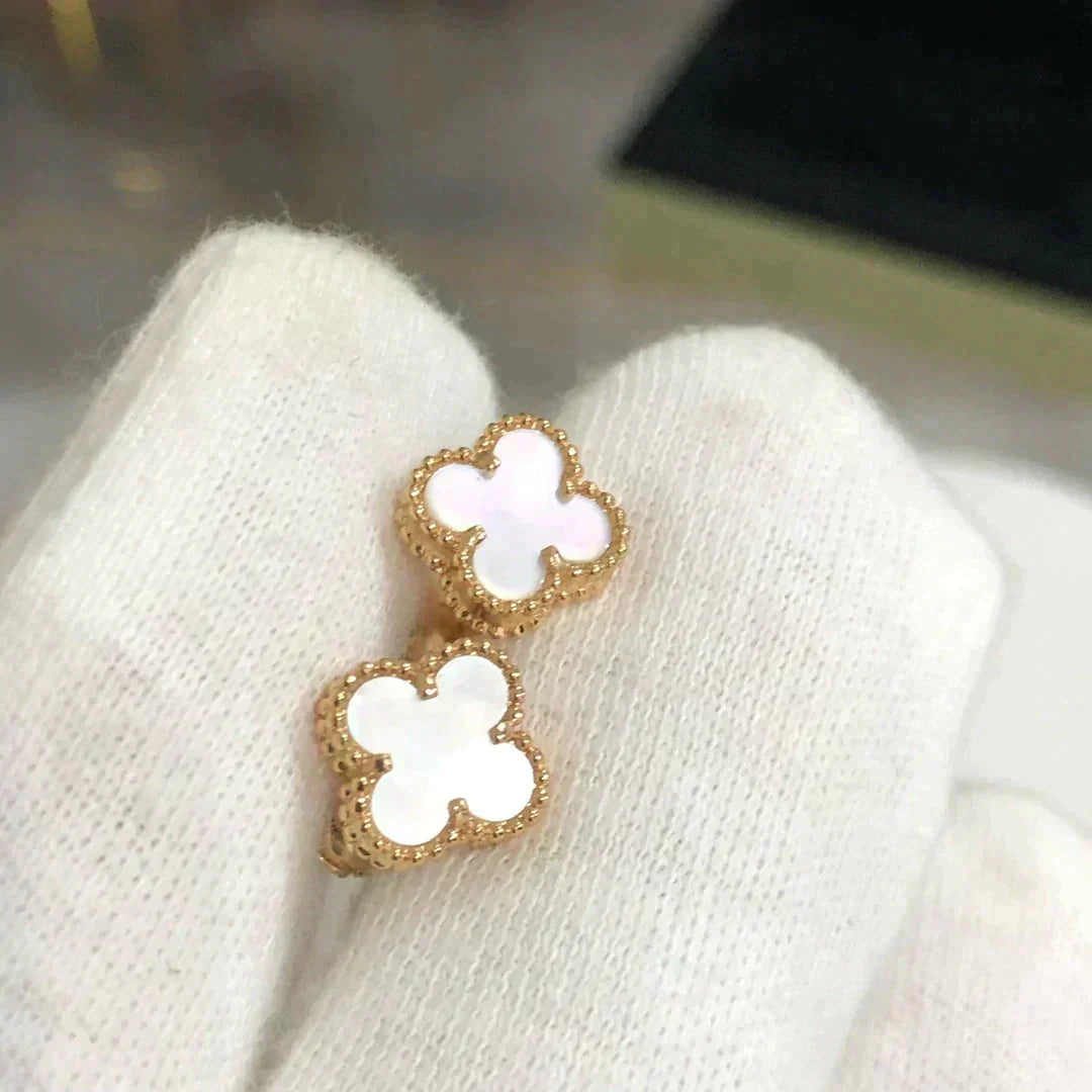 [vivabelle]CLOVER MINI 9.5MM WHITE MOP EARRINGS