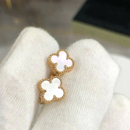[vivabelle]CLOVER MINI 9.5MM WHITE MOP EARRINGS