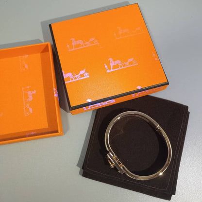 [vivabelle]H CLOUD BLUE BRACELET