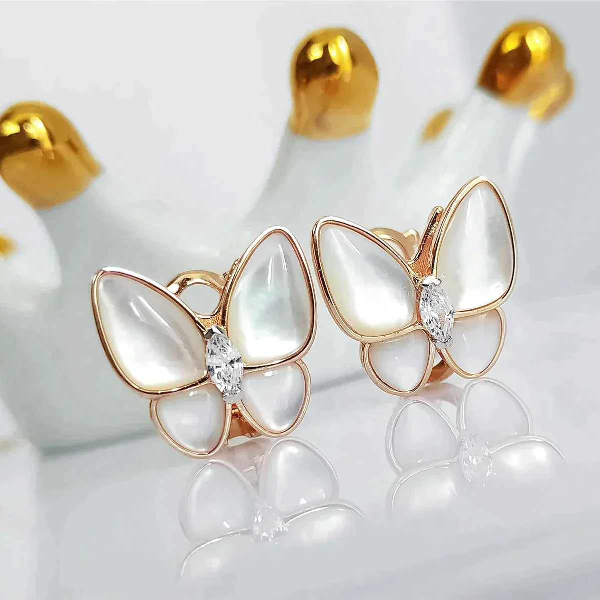 [vivabelle]BUTTERFLY MOP DIAMOND EARRINGS