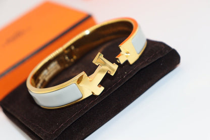 [vivabelle]H LIGHT BLUE BRACELET