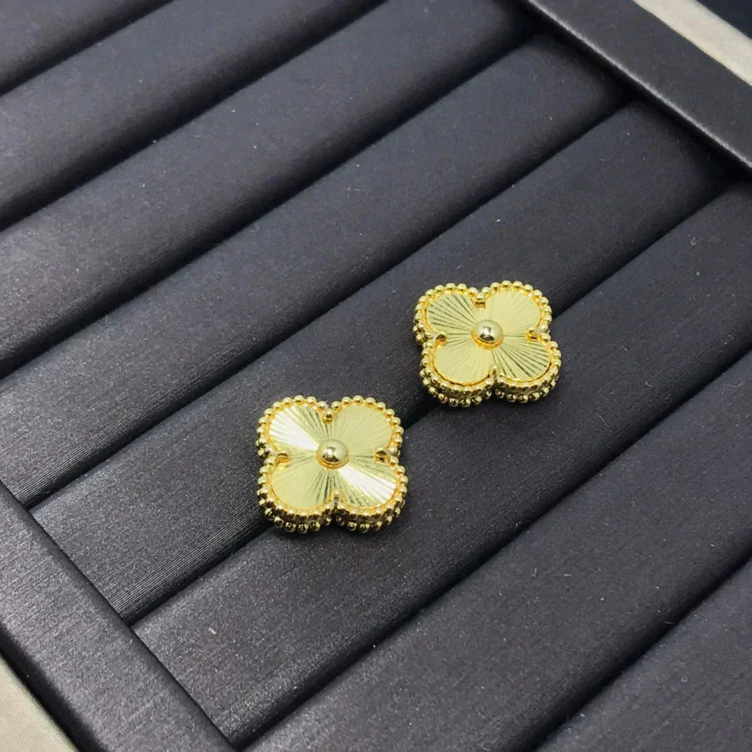 [vivabelle]CLOVER MINI 9.5MM LASER EARRINGS