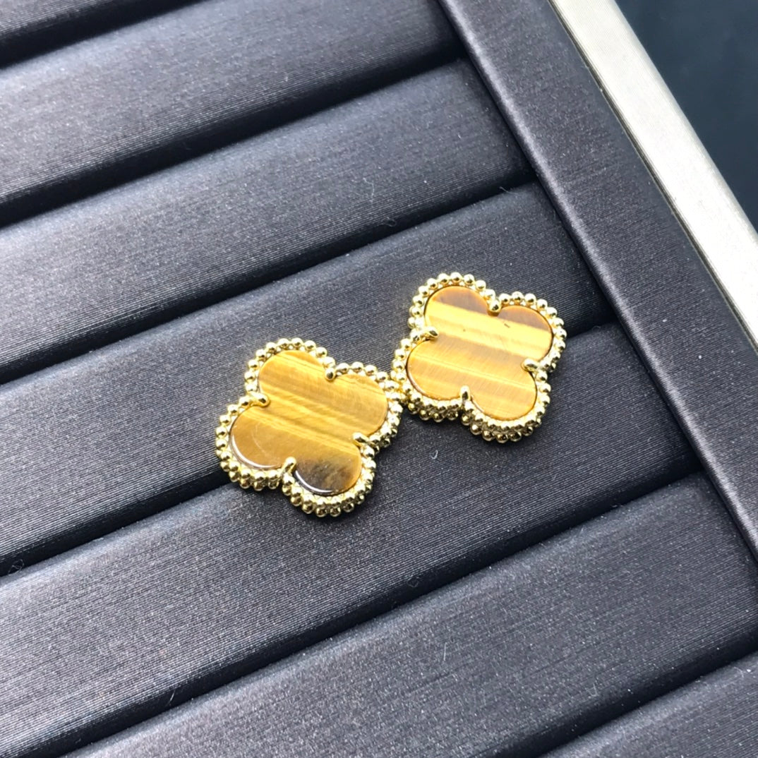 [vivabelle]CLOVER MEDIUM 1 MOTIFS TIGER EYE EARRINGS