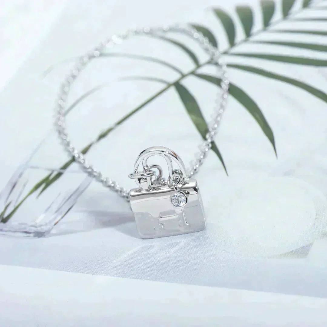 [vivabelle]AMULETTE PEDANT SILVER NECKLACE