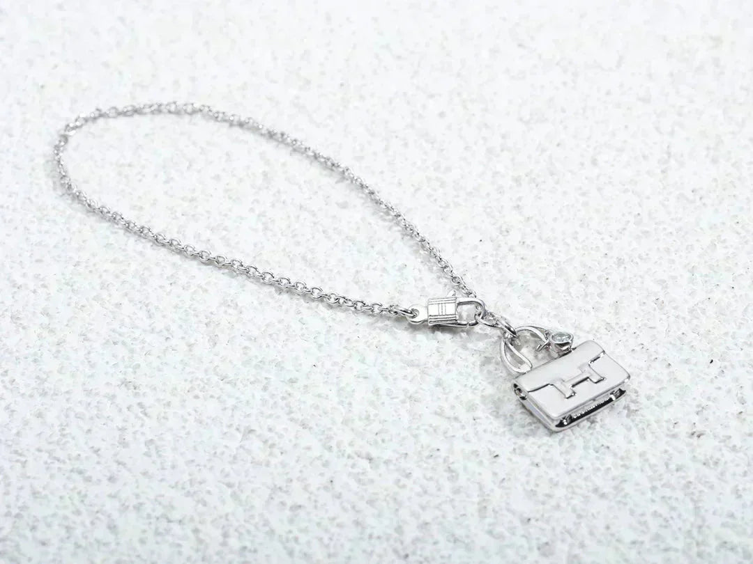 [vivabelle]AMULETTE PEDANT SILVER NECKLACE