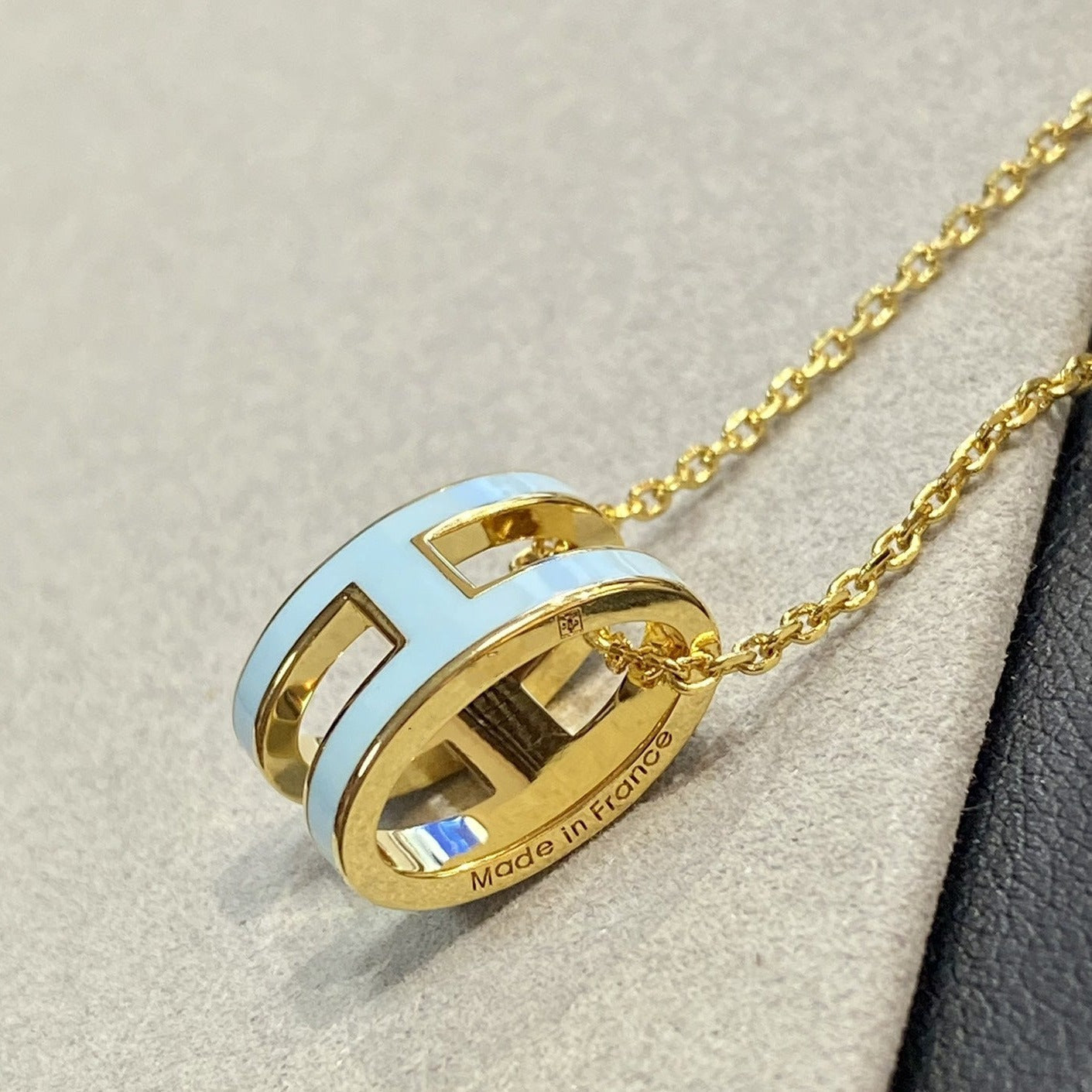 [vivabelle]POP H LIGHT BLUE NECKLACE