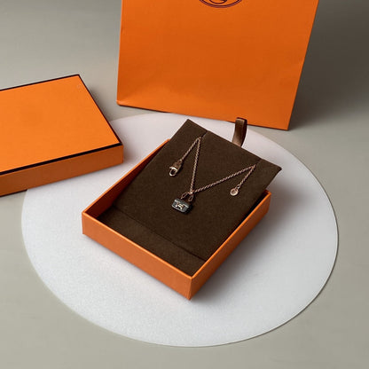 [vivabelle]CONSTANCE BLACK PEDANT PINK GOLD NECKLACE