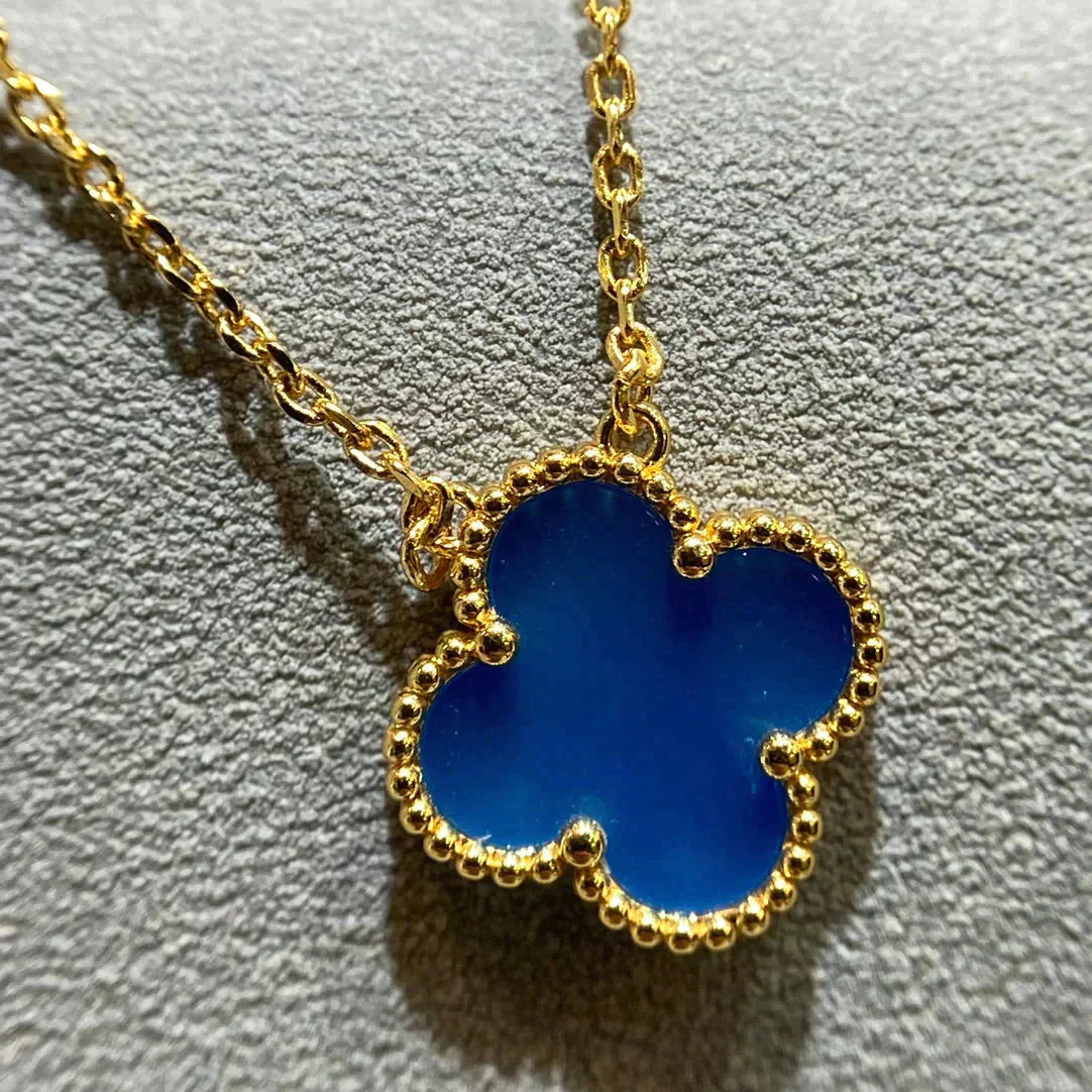 [vivabelle]CLOVER 15MM BLUE AGATE NECKLACE