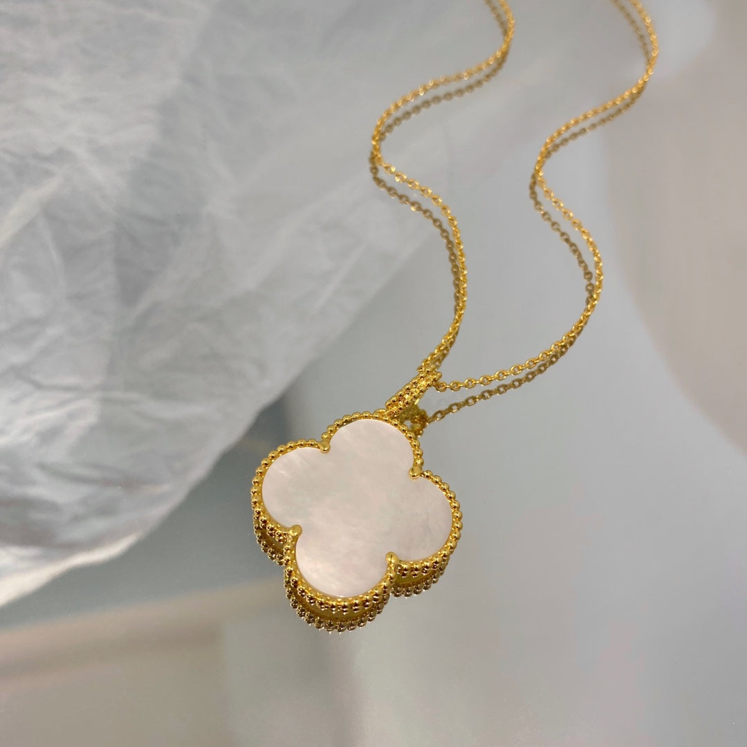 [vivabelle]CLOVER 25MM MOP LARGE PENDANT NECKLACE