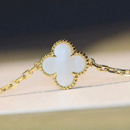 [vivabelle]CLOVER 20 MOTIFS WHITE MOP NECKLACE