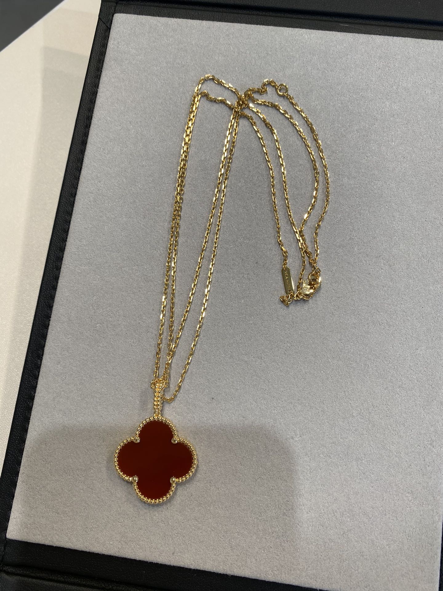 [vivabelle]CLOVER 25MM NECKLACE GOLD CARNELIAN