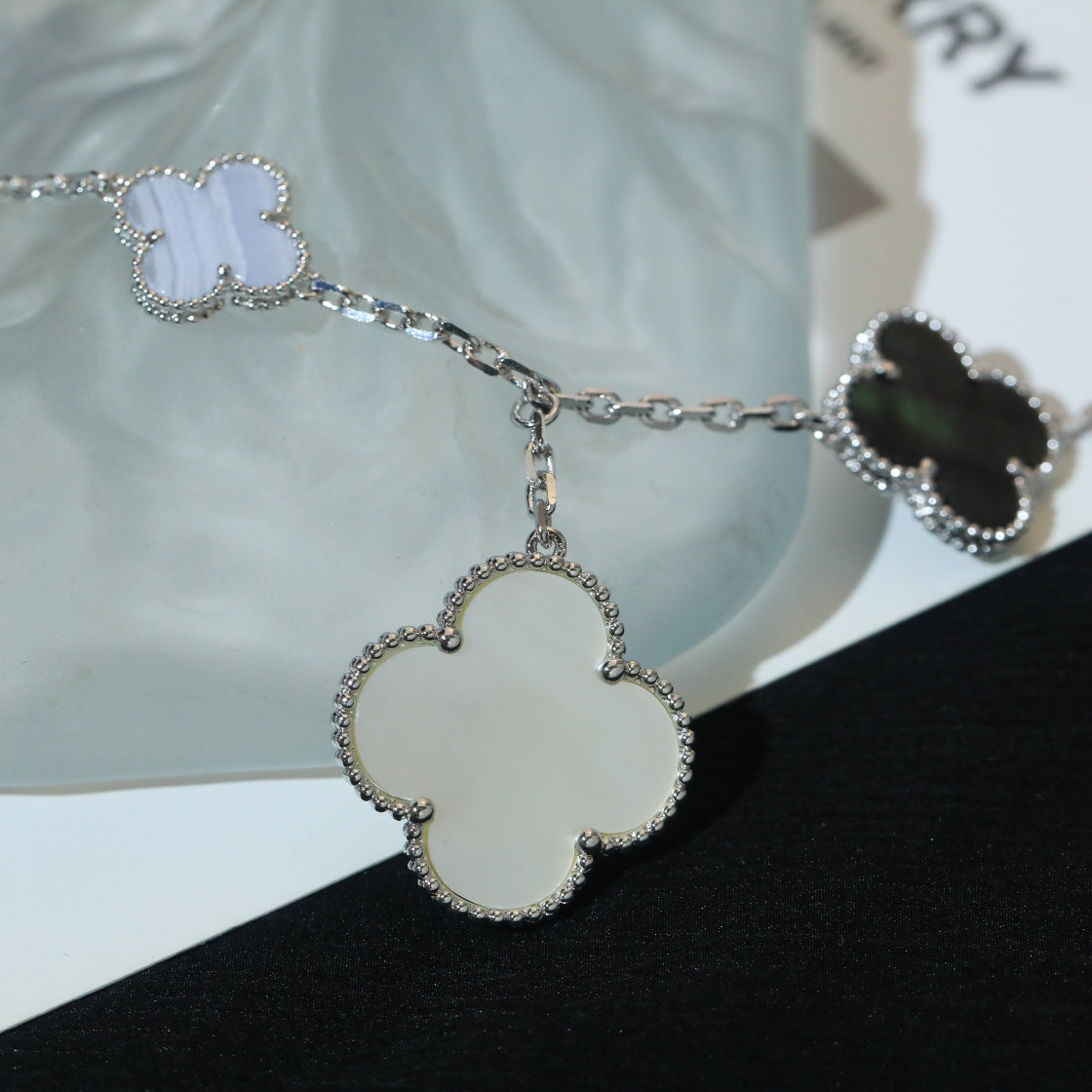 [vivabelle]CLOVER BRACELET 5 MOTIFS MOP CHALCEDONY SILVER
