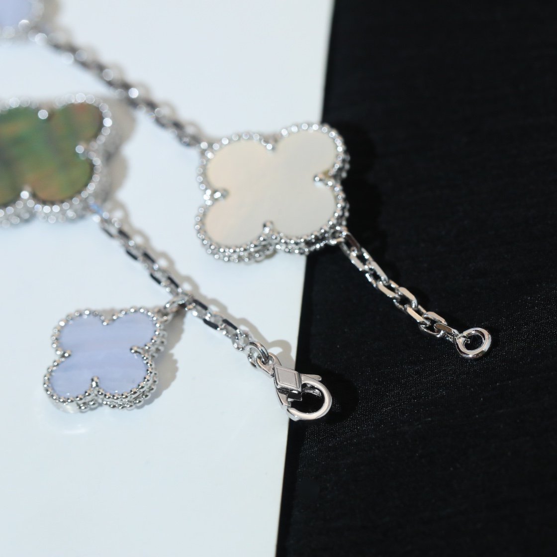 [vivabelle]CLOVER BRACELET 5 MOTIFS MOP CHALCEDONY SILVER