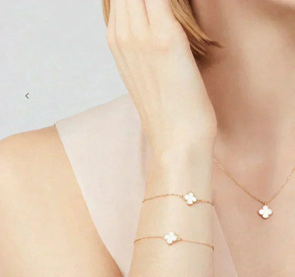 [vivabelle]CLOVER MINI 9.5MM WHITE MOTHER-OF-PEARL NECKLACE