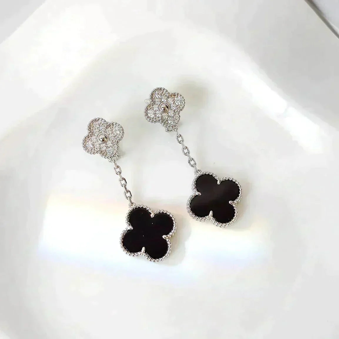 [vivabelle]CLOVER 2 MOTIFS  DIAMOND ONYX EARRINGS SILVER