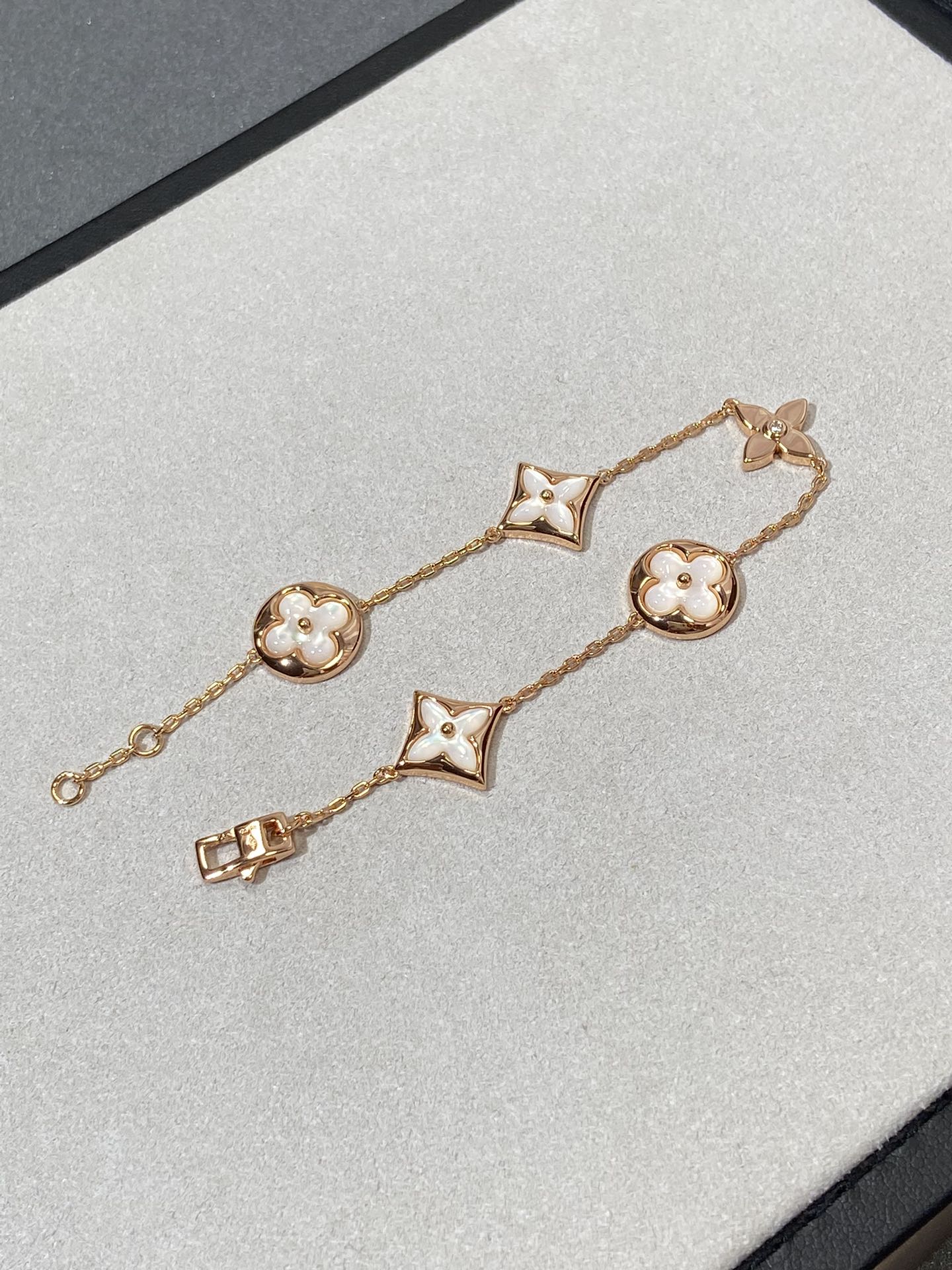 [vivabelle]STAR AND SUN 5 MOTIF MOP PINK GOLD BRACELET