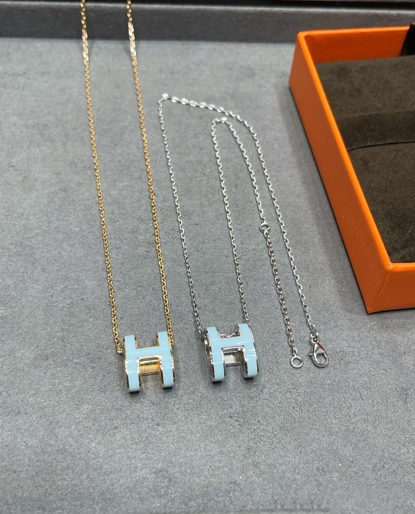 [vivabelle]POP H SKY BLUE NECKLACE