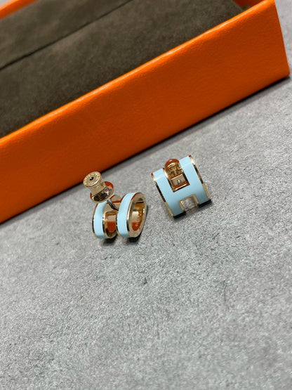 [vivabelle]POP H SKY BLUE STUD EARRINGS