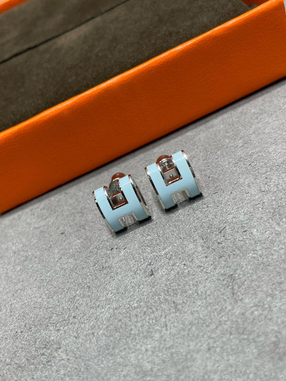 [vivabelle]POP H SKY BLUE STUD EARRINGS