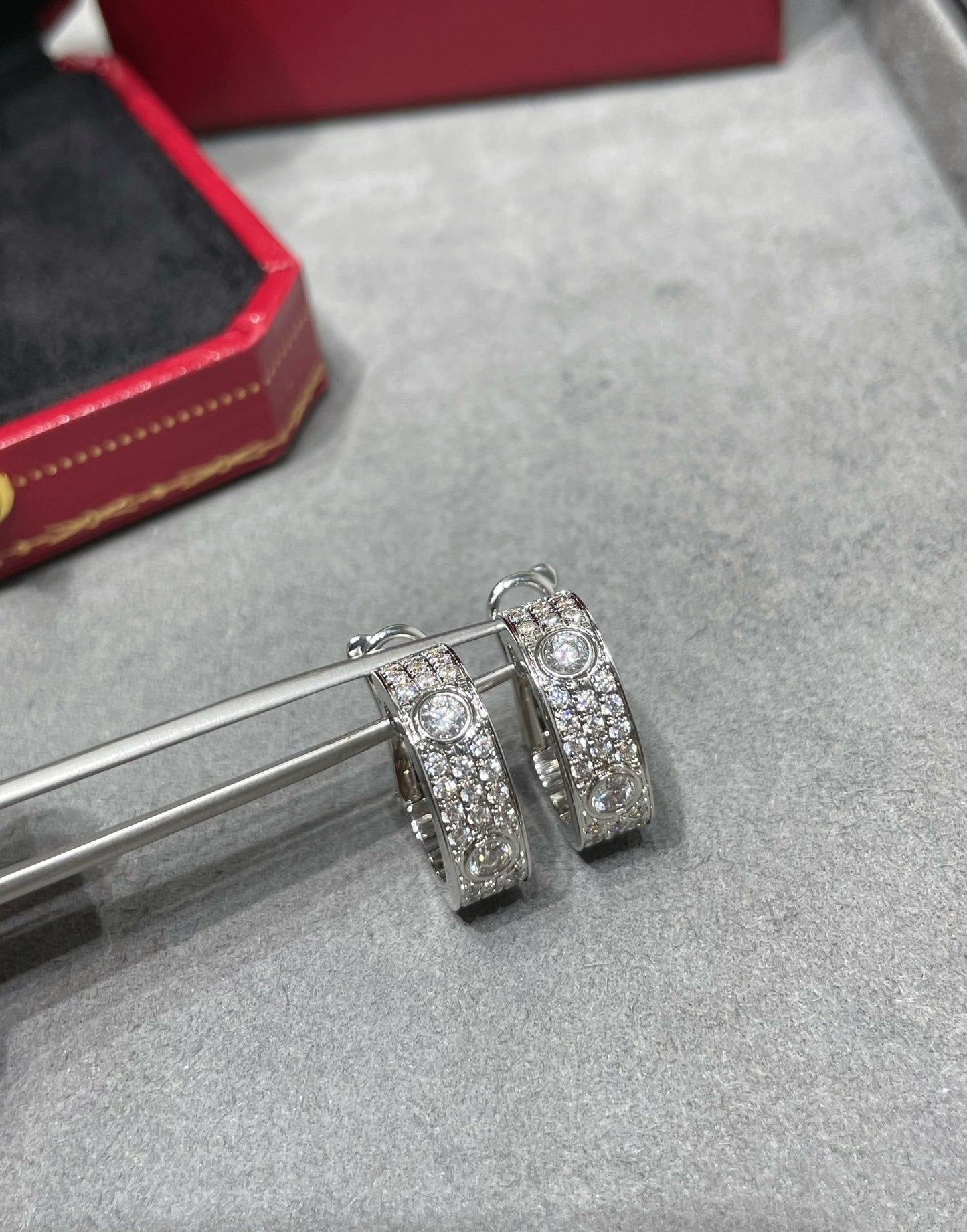 [vivabelle]LOVE 5.5MM DIAMOND PAVED EARRINGS