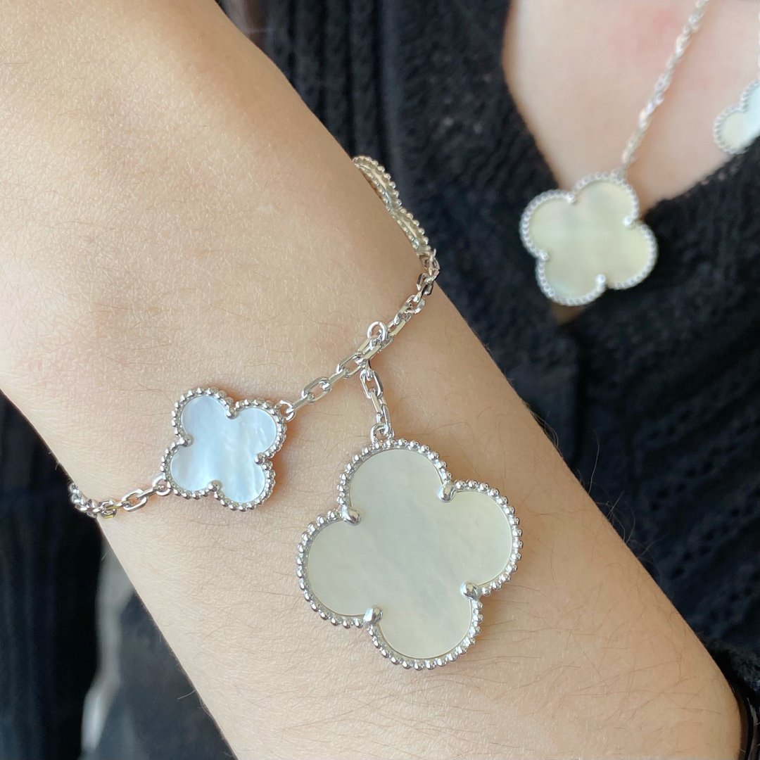 [vivabelle]CLOVER 5 MOTIF WHITE MOP SILVER BRACELET