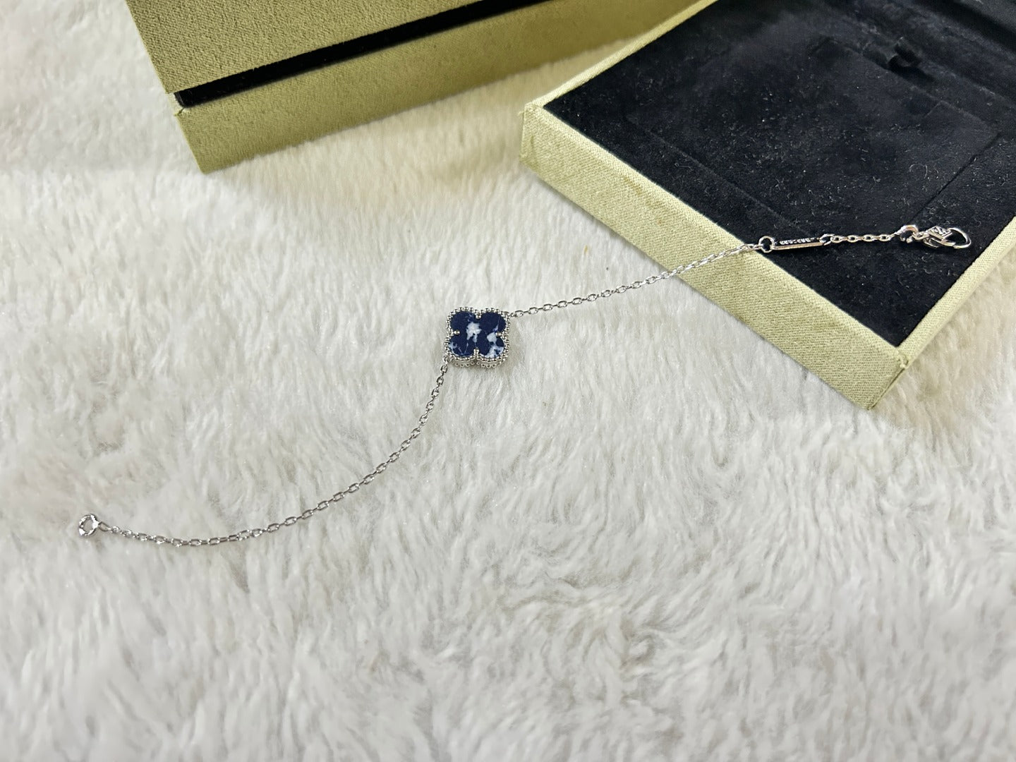 [vivabelle]CLOVER 1 MOTIF PIETERSITE BRACELET