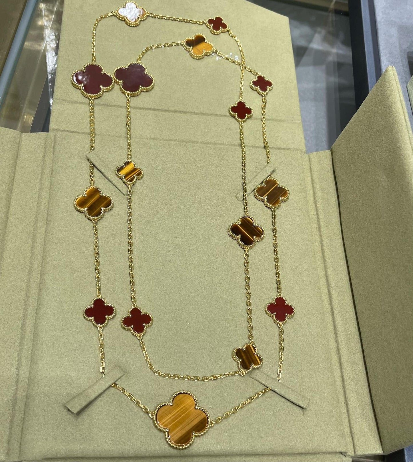 [vivabelle]CLOVER 16 MOTIF CARNELIAN TIGER EYE ROSE GOLD NECKLACE