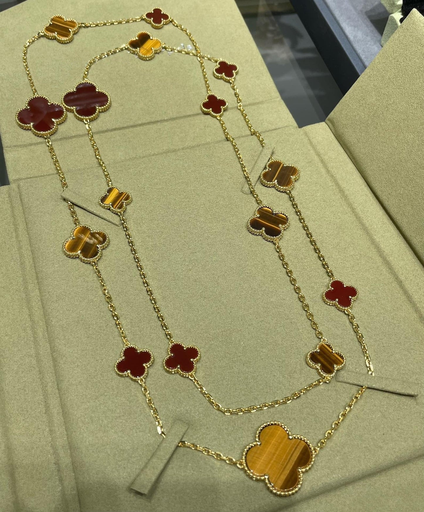 [vivabelle]CLOVER 16 MOTIF CARNELIAN TIGER EYE ROSE GOLD NECKLACE