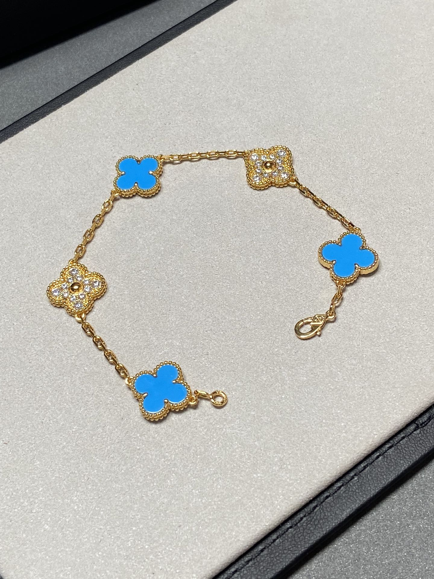[vivabelle]CLOVER 5 MOTIF BLUE CHALCEDONY DIAMOND GOLD BRACELET