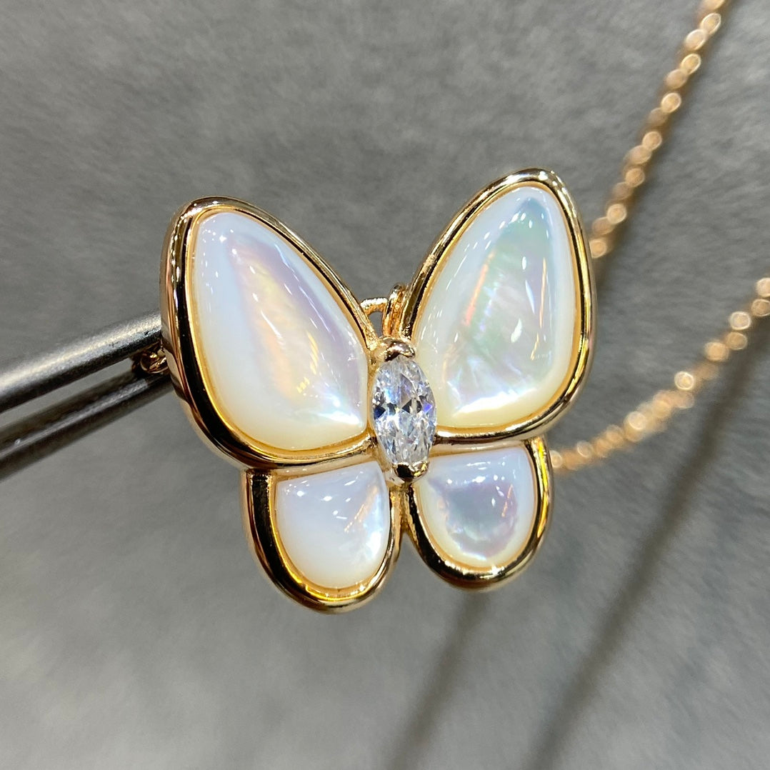 [vivabelle]BUTTERFLY MOP DIAMOND NECKLACE