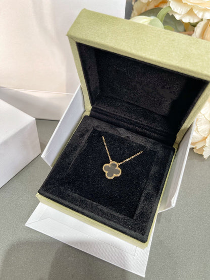 [vivabelle]CLOVER ROCK CRYSTAL ROSE GOLD NECKLACE