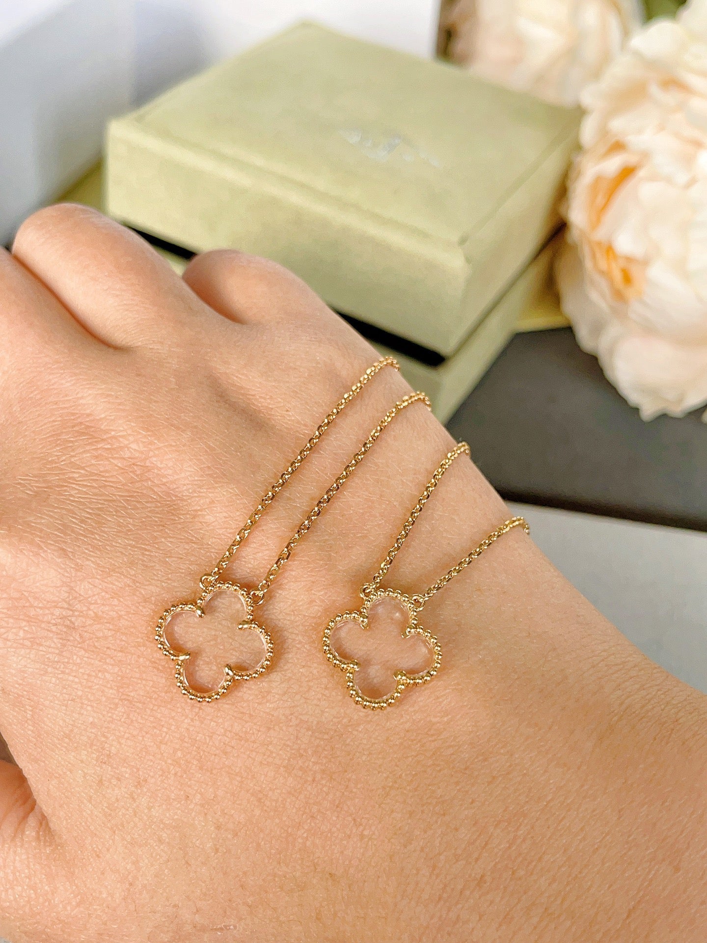 [vivabelle]CLOVER ROCK CRYSTAL ROSE GOLD NECKLACE