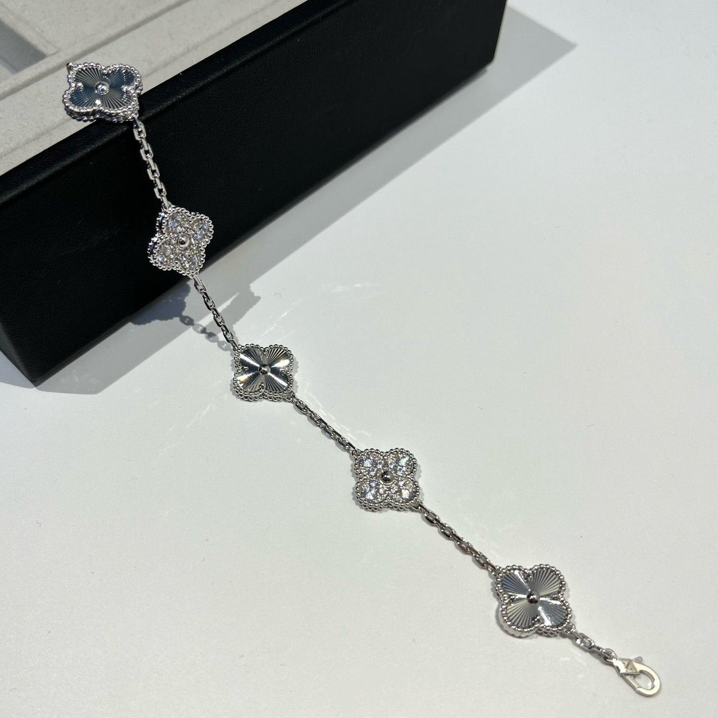 [vivabelle]CLOVER 5 MOTIF SILVER DIAMOND BRACELET