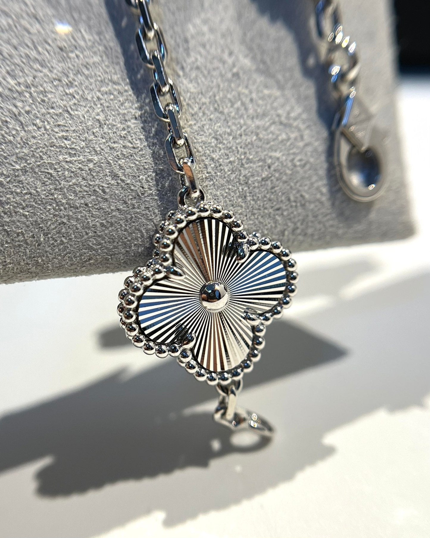 [vivabelle]CLOVER 5 MOTIF SILVER DIAMOND BRACELET