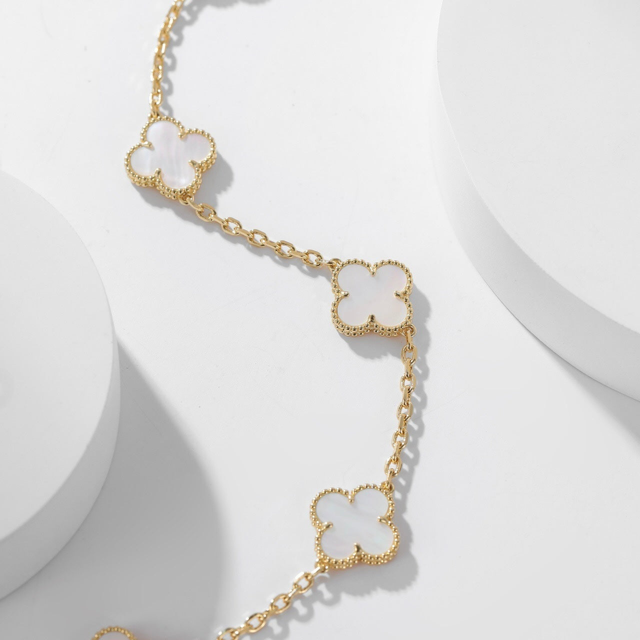 [vivabelle]CLOVER 10 MOTIFS WHITE MOTHER OF PEARL NECKLACE