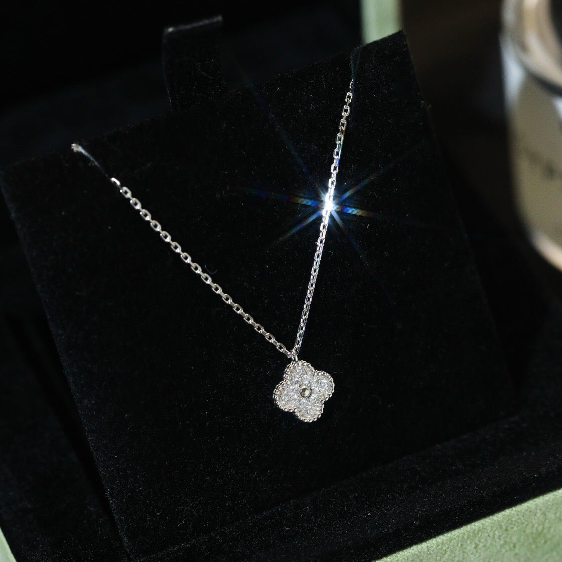 [vivabelle]CLOVER MINI 9.5MM PENDANT DIAMOND NECKLACE