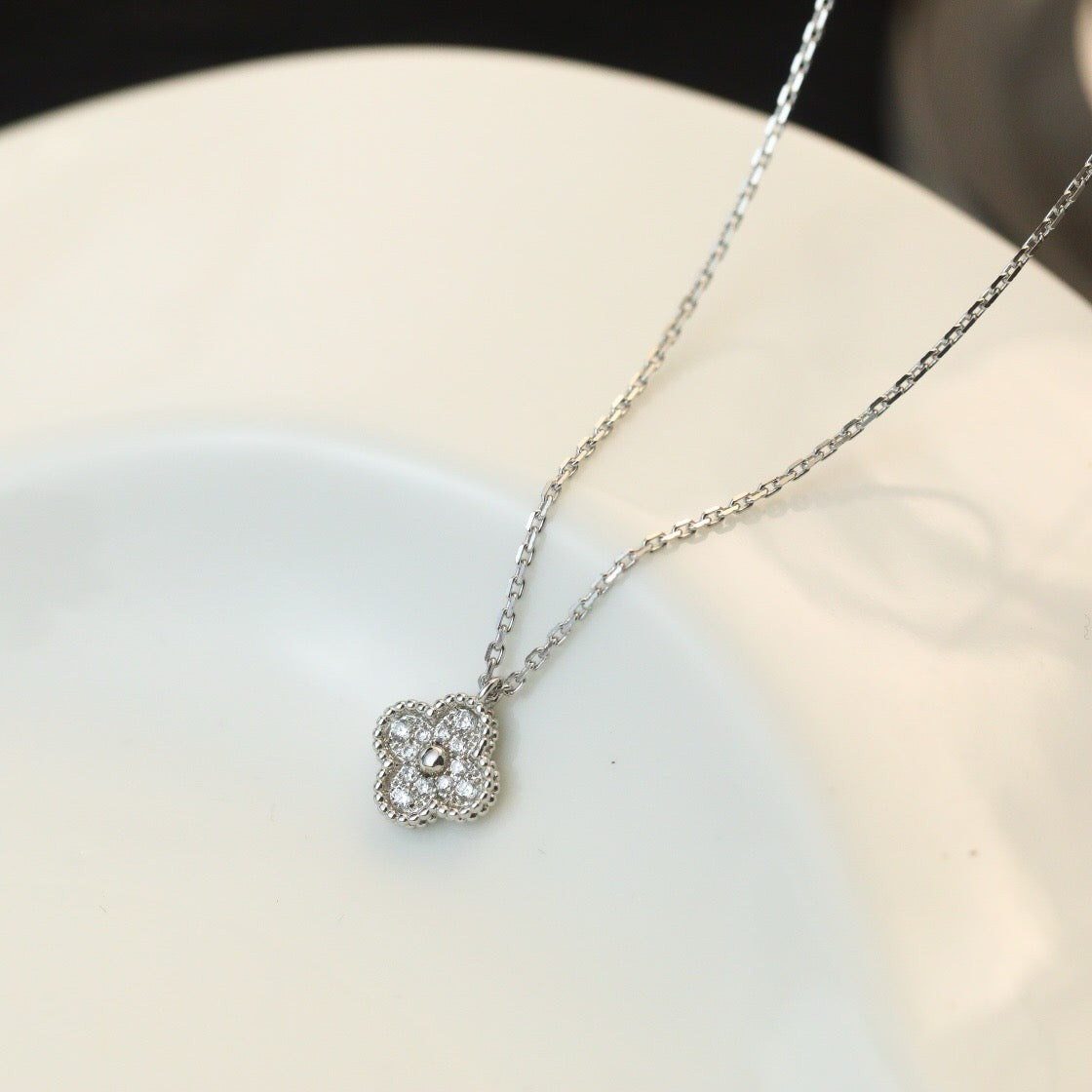 [vivabelle]CLOVER MINI 9.5MM PENDANT DIAMOND NECKLACE