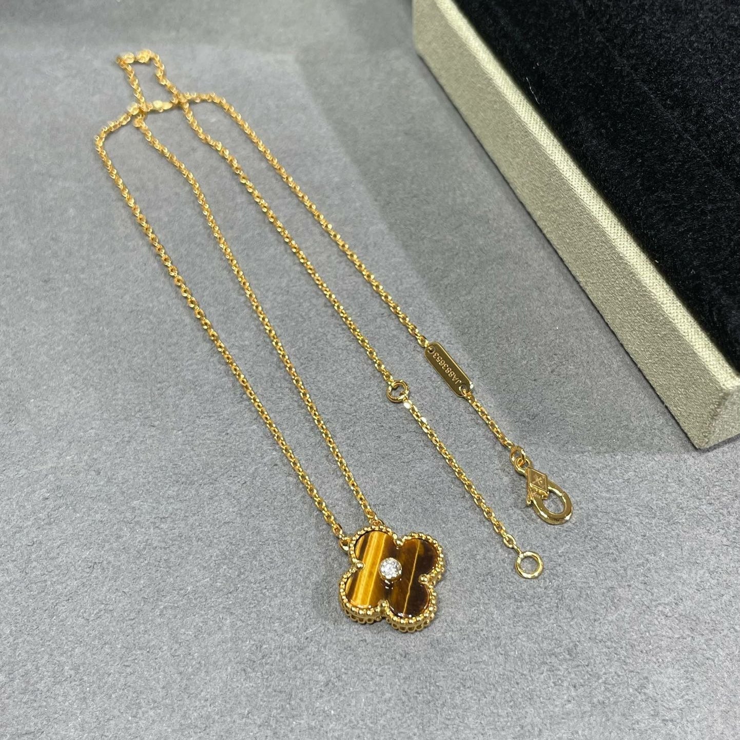 [vivabelle]CLOVER 15MM DIAMOND AND YELLOW TIGER'S EYE AGATE necklace