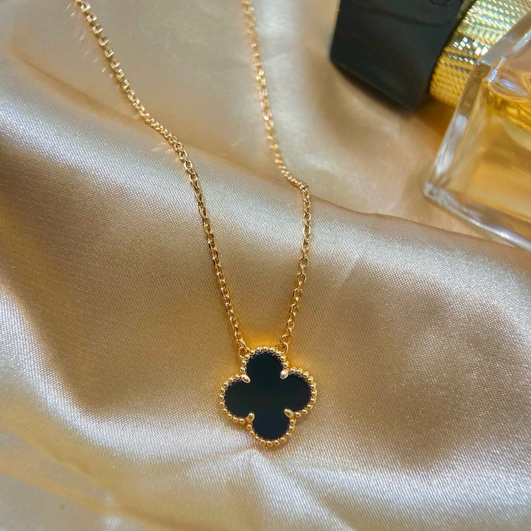[vivabelle]CLOVER 15MM BLACK ONYX SINGLE FLOWER NECKLACE