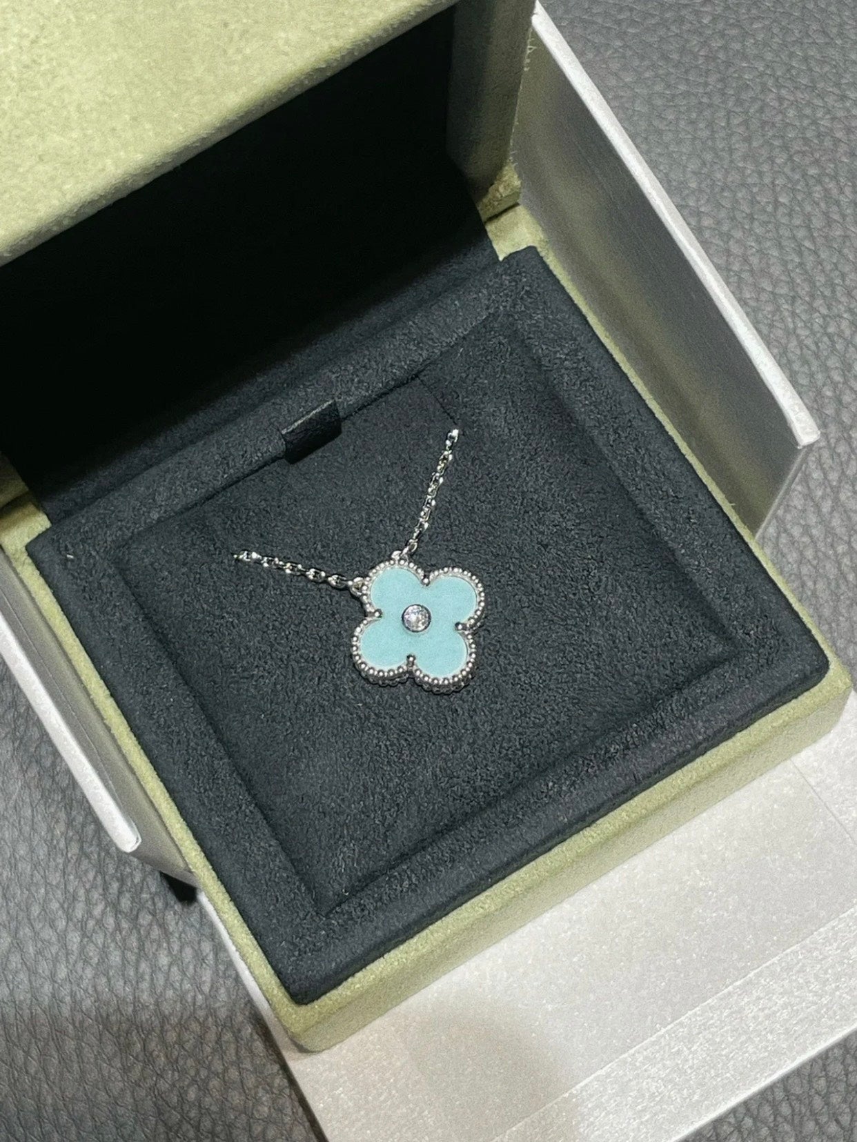 [vivabelle]CLOVER 1 DIAMOND LIGHT BLUE SILVER NECKLACE