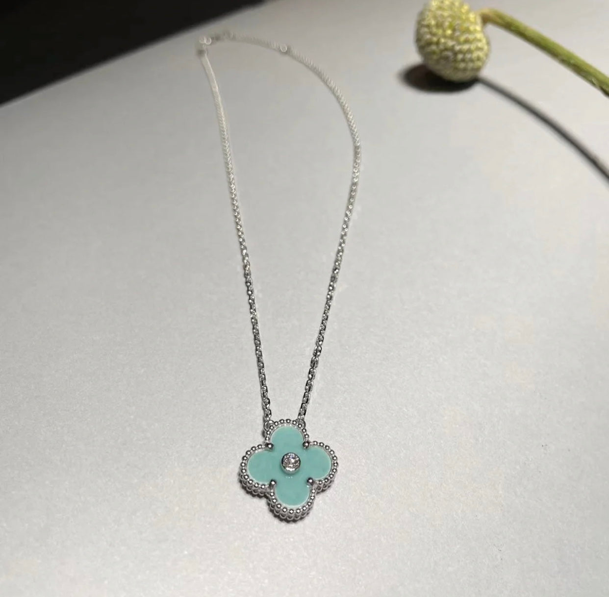 [vivabelle]CLOVER 1 DIAMOND LIGHT BLUE SILVER NECKLACE