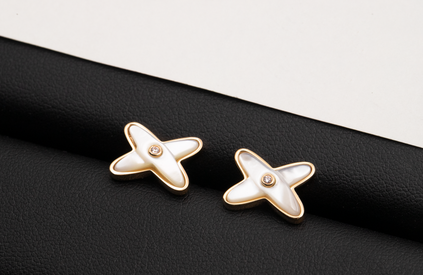 [vivabelle]JEUX DE WHITE MOP PINK GOLD DIAMOND EARRINGS