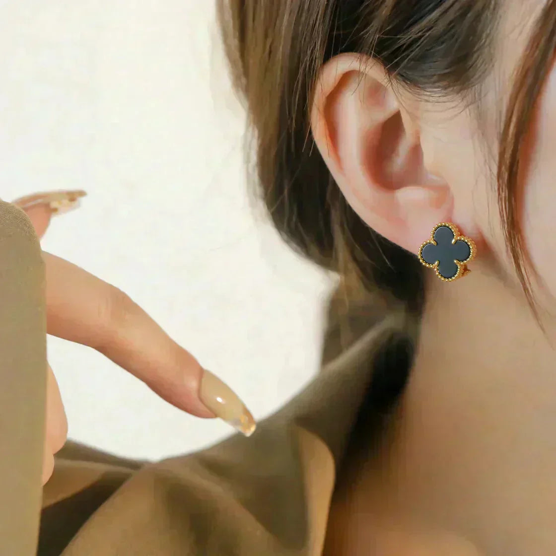 [vivabelle]CLOVER MEDIUM 1 MOTIFS  ONYX STUD EARRINGS