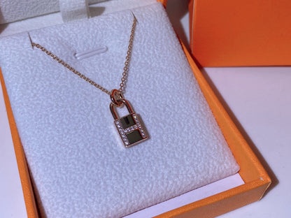 [vivabelle]HM ADVANCED NICHE LOCK HEAD NECKLACE DIAMONDS