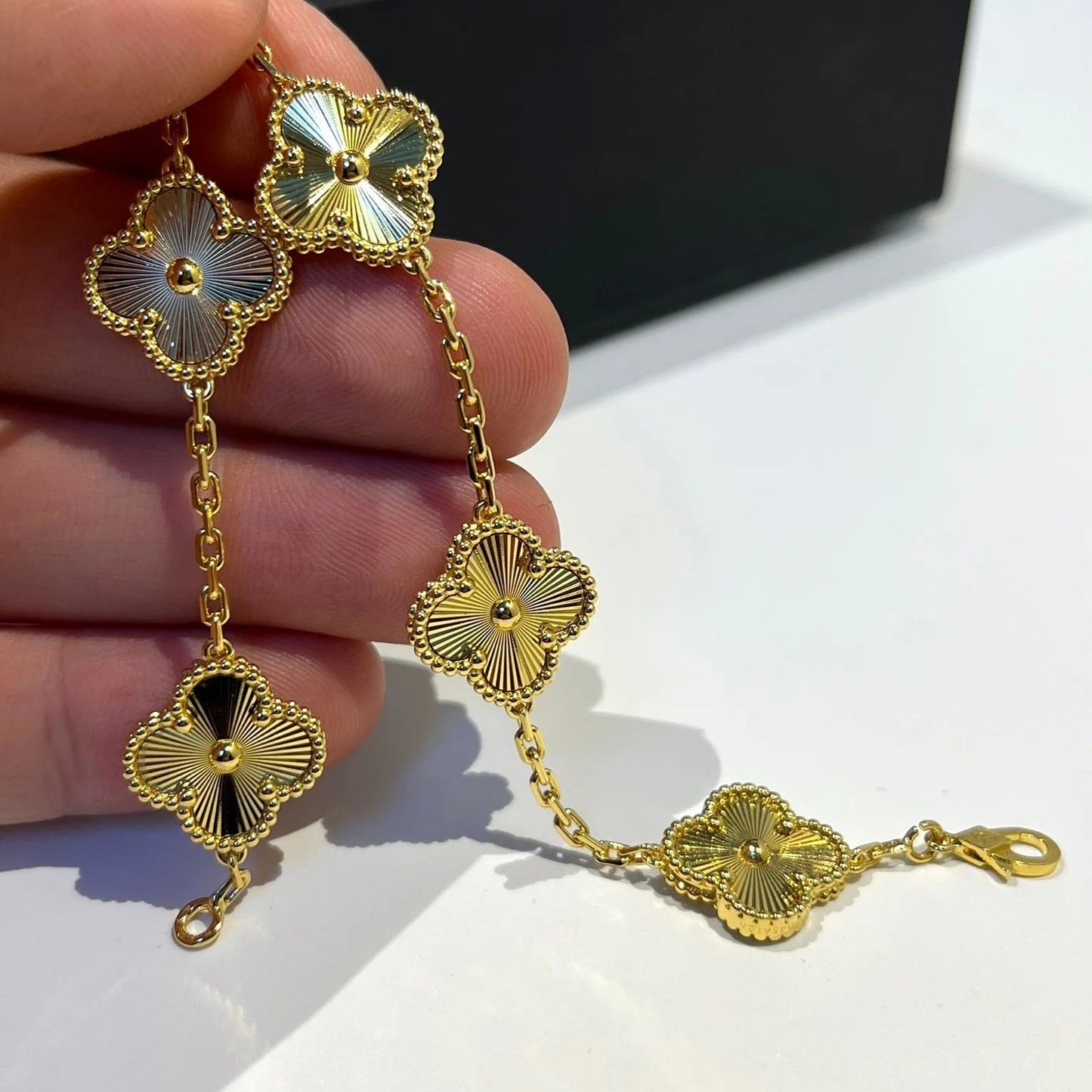 [vivabelle]CLOVER 5 FLOWERS LASER BRACELET