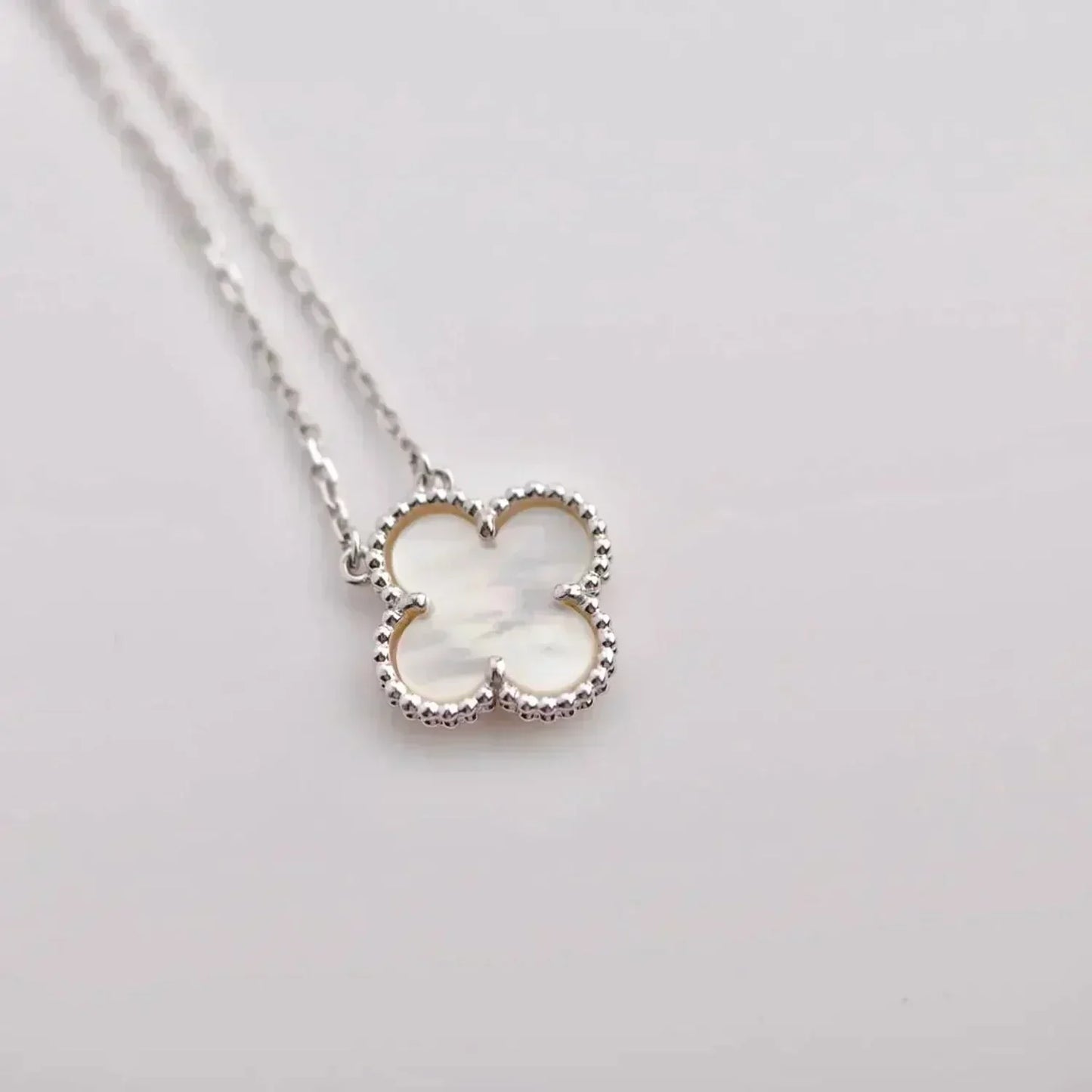 [vivabelle]CLOVER  15MM WHITE MOTHER-OF-PEARL SILVER