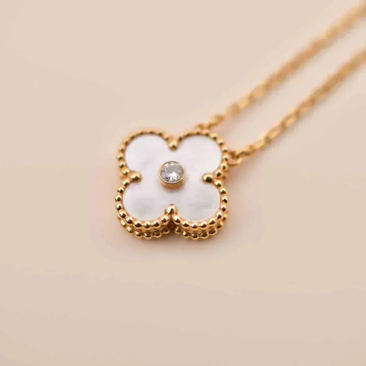 [vivabelle]CLOVER 15MM DIAMOND WHITE FRITILLARIA NECKLACE