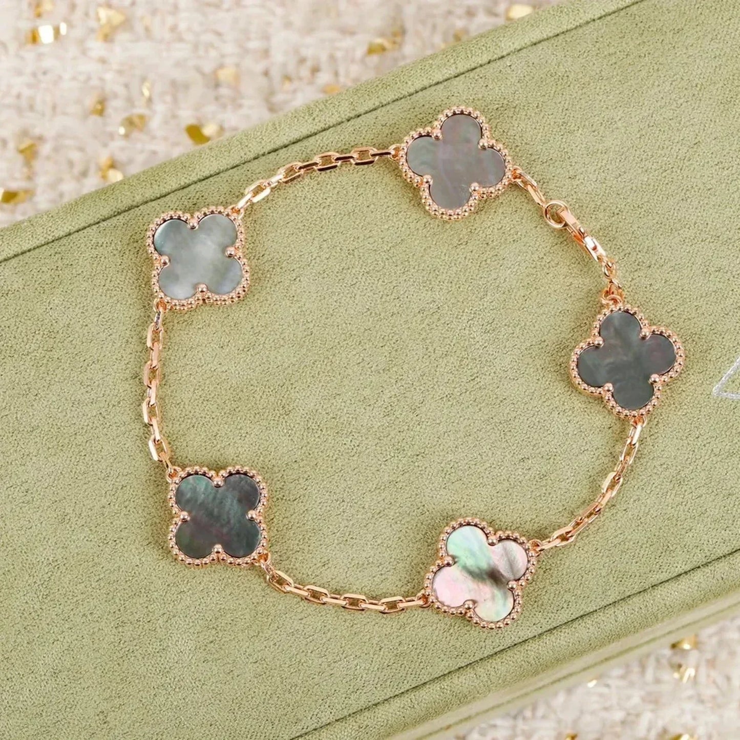 [vivabelle]CLOVER 5 MOTIF GRAY MOP  BRACELET