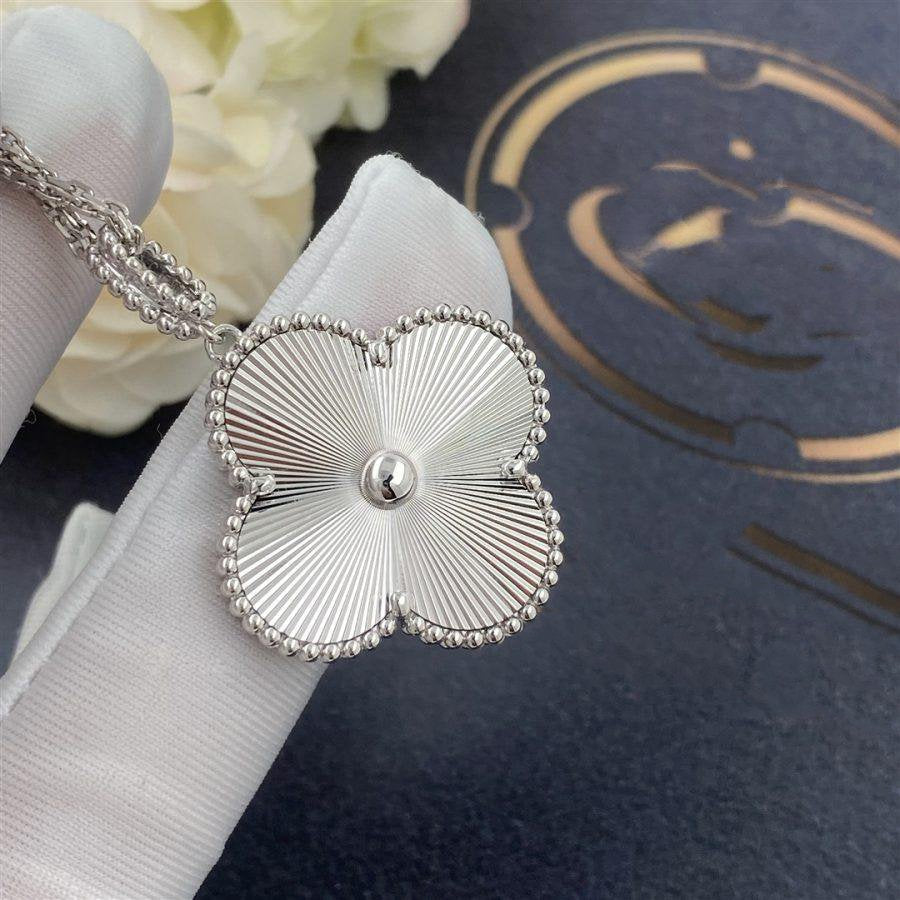 [vivabelle]CLOVER 25MM SILVER BIG CLOVER NECKLACE